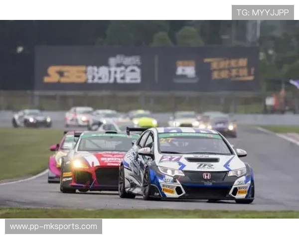 “极端天气下的英雄：车手怎样战胜自然的疯狂考验”，极端天气对车辆应急预案方案