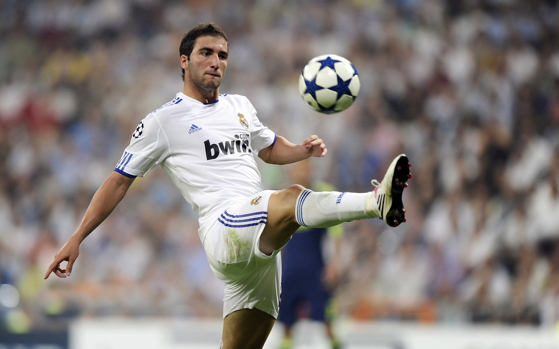 mk体育-国王31分惨败威少却赢得尊重，37岁高龄，一数据创职业生涯新高，威少拿过几个得分王